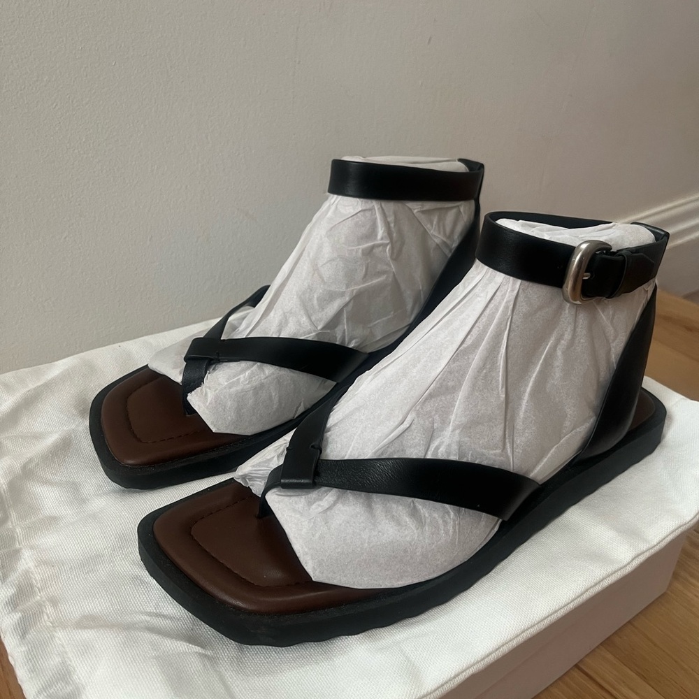 VINCE. Samuela Leather Sandals - Picture 9 of 10
